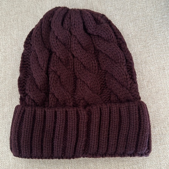 SOIA & KYO Merlot beanie. New. - Picture 2 of 6